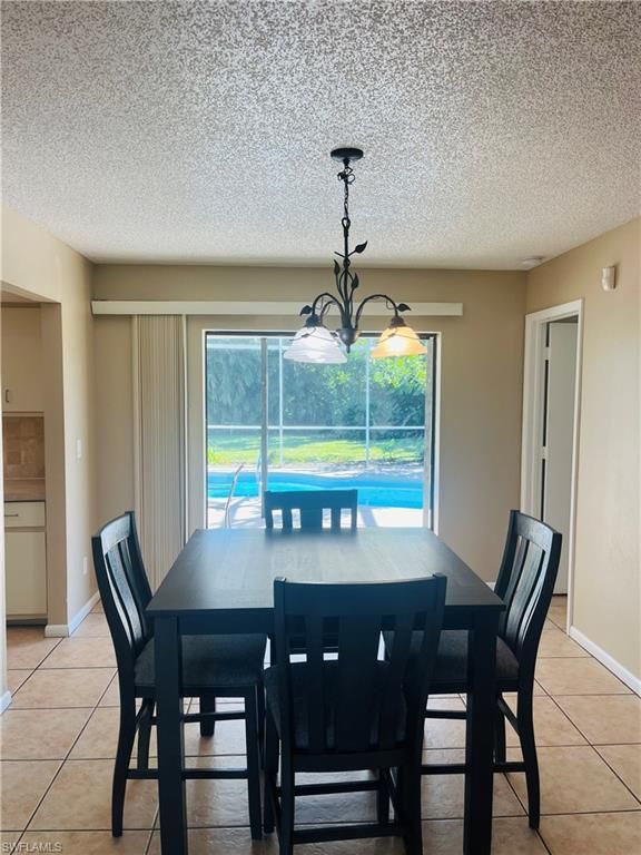 Image 4 of property listing at 3019 SE 5th PL, Cape Coral, FL 33904