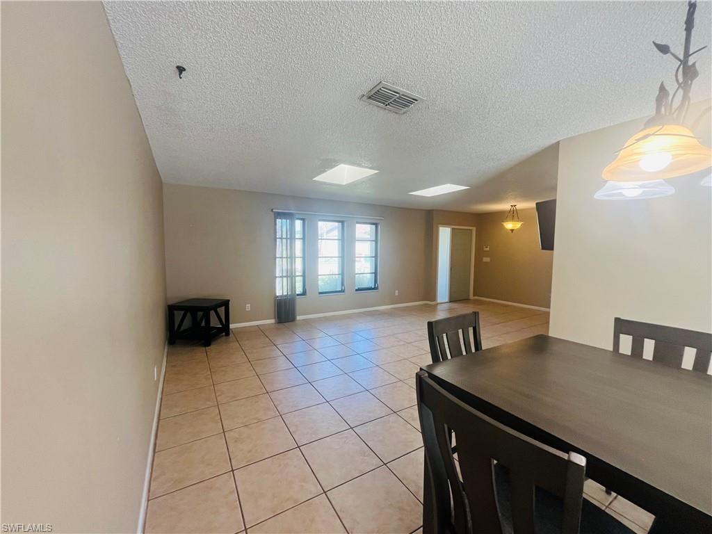 Image 5 of property listing at 3019 SE 5th PL, Cape Coral, FL 33904