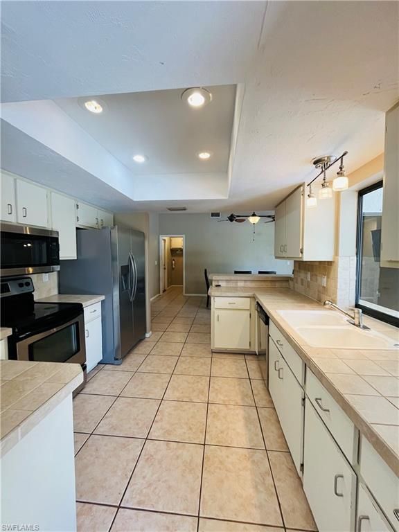 Image 6 of property listing at 3019 SE 5th PL, Cape Coral, FL 33904