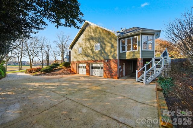 3718 Club House Drive NE, Conover, NC 28613