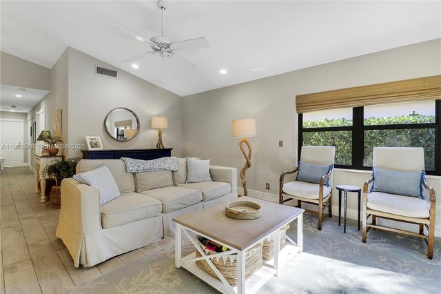 63 N Ironwood Way N, Palm Beach Gardens, FL 33418