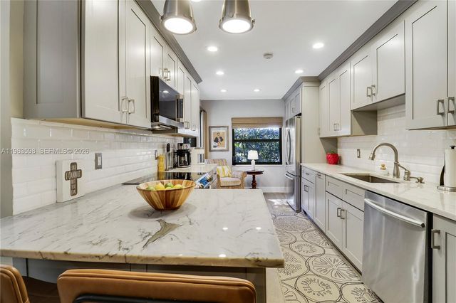 63 N Ironwood Way N, Palm Beach Gardens, FL 33418