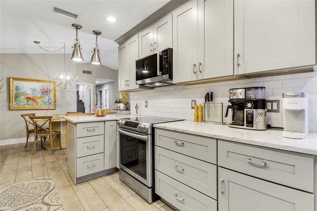 63 N Ironwood Way N, Palm Beach Gardens, FL 33418