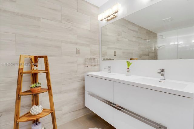 63 N Ironwood Way N, Palm Beach Gardens, FL 33418