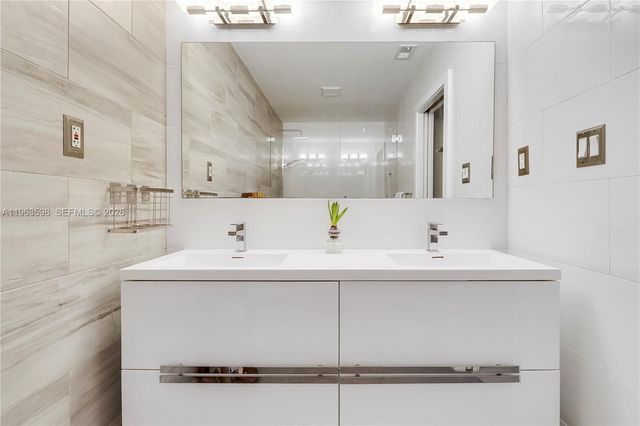 63 N Ironwood Way N, Palm Beach Gardens, FL 33418