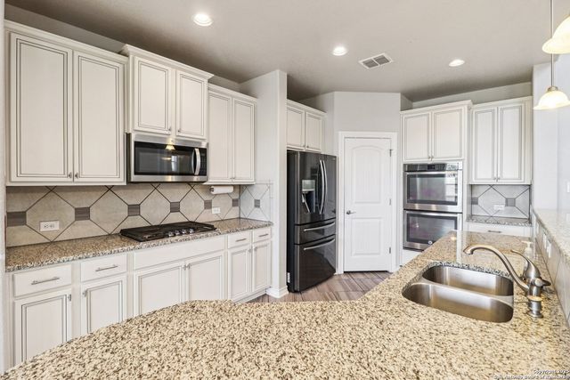 1902 Sirius Grove, San Antonio, TX 78245