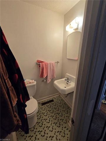 2812 Emerson Street, Winston-salem, NC 27107
