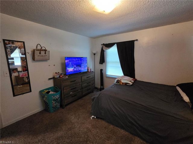 2812 Emerson Street, Winston-salem, NC 27107