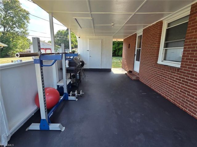 2812 Emerson Street, Winston-salem, NC 27107
