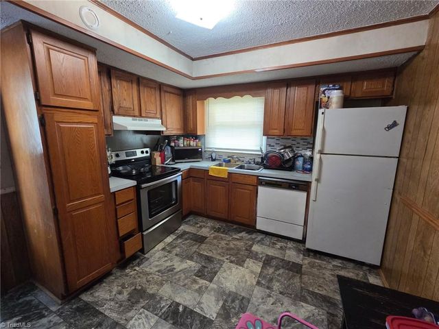 2812 Emerson Street, Winston-salem, NC 27107