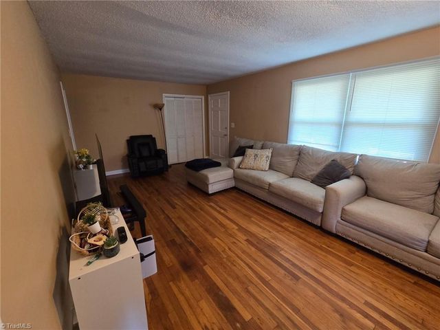 2812 Emerson Street, Winston-salem, NC 27107