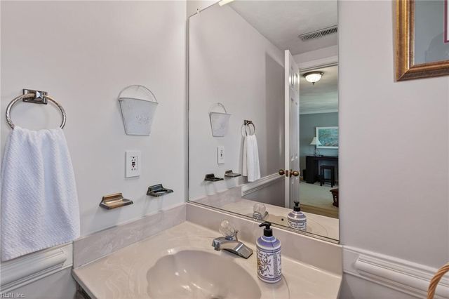 5320 Brookstone LN, Virginia Beach, VA 23455