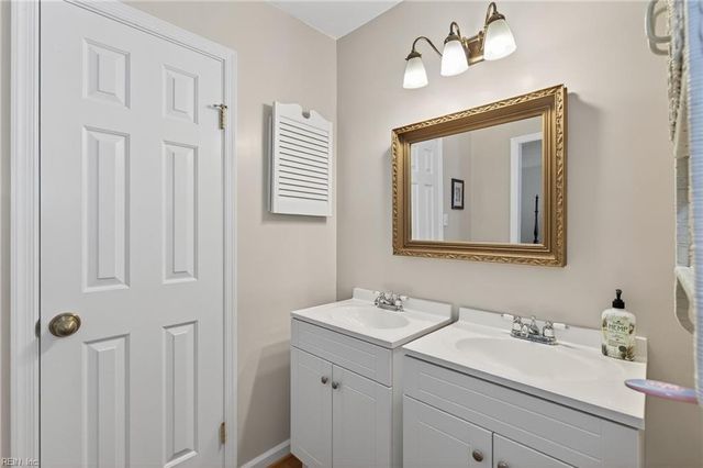 5320 Brookstone LN, Virginia Beach, VA 23455
