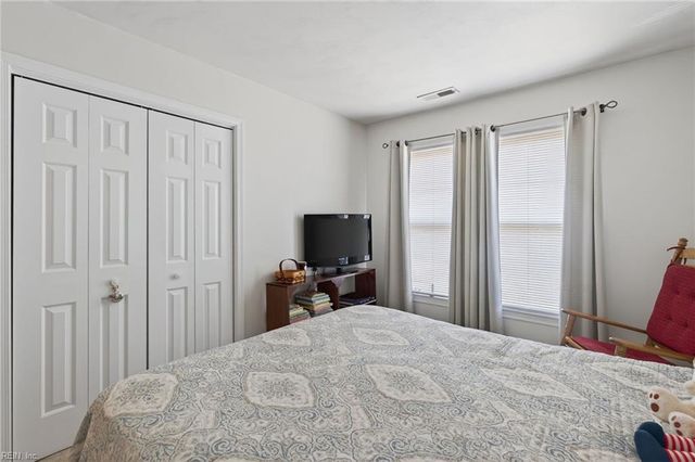 5320 Brookstone LN, Virginia Beach, VA 23455