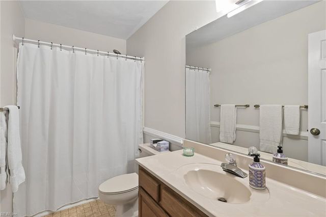 5320 Brookstone LN, Virginia Beach, VA 23455