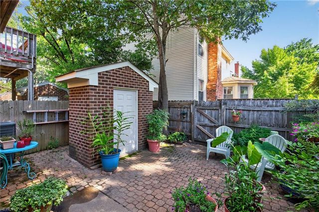 5320 Brookstone LN, Virginia Beach, VA 23455