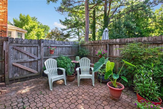 5320 Brookstone LN, Virginia Beach, VA 23455