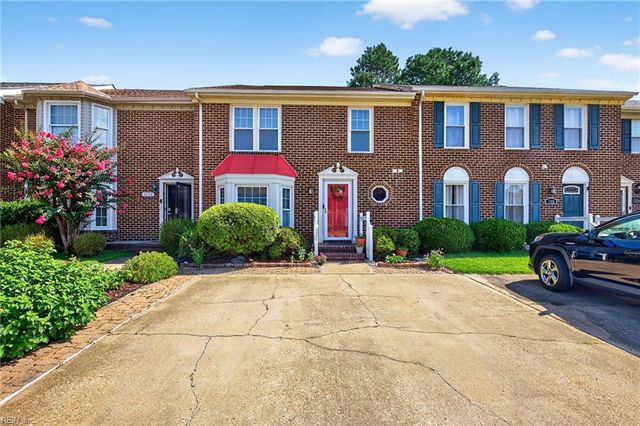 5320 Brookstone LN, Virginia Beach, VA 23455