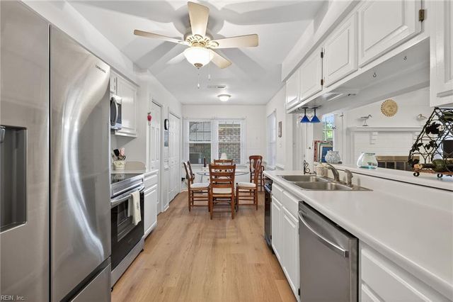 5320 Brookstone LN, Virginia Beach, VA 23455