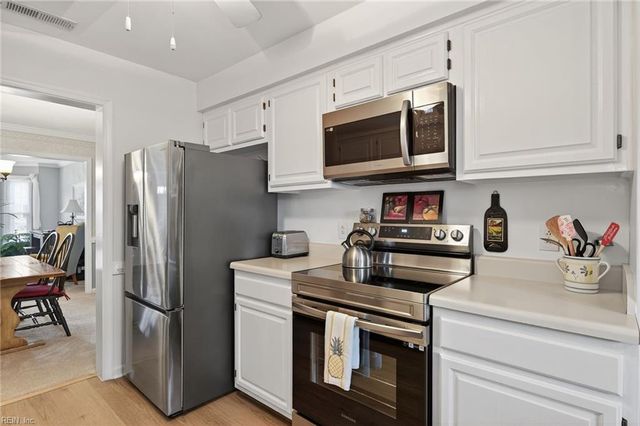 5320 Brookstone LN, Virginia Beach, VA 23455