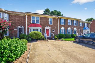 5320 Brookstone LN, Virginia Beach, VA 23455