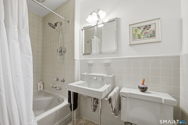 10 Joan Road, Stamford, CT 06905