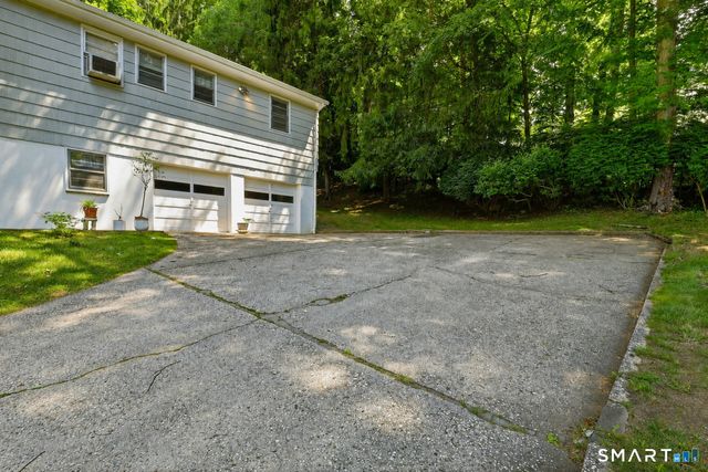 10 Joan Road, Stamford, CT 06905