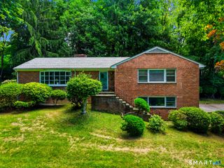 10 Joan Road, Stamford, CT 06905