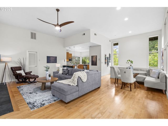 4249 Sw DOSCH Rd, Portland, OR 97239