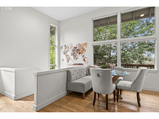 4249 Sw DOSCH Rd, Portland, OR 97239