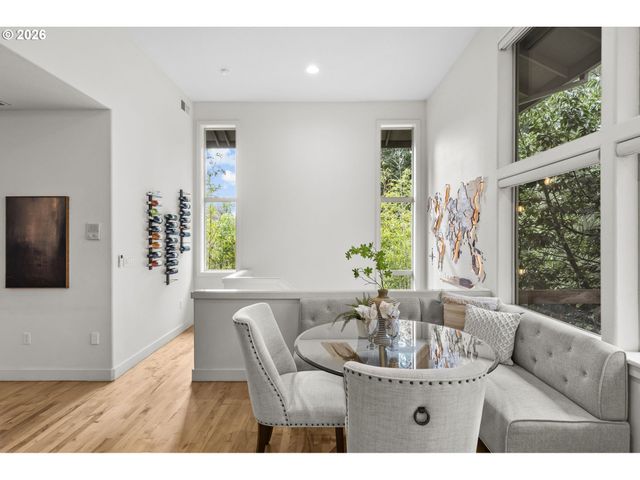 4249 Sw DOSCH Rd, Portland, OR 97239