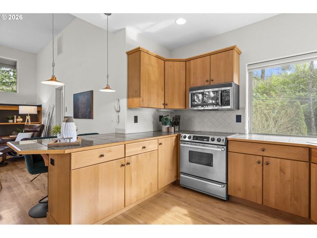 4249 Sw DOSCH Rd, Portland, OR 97239