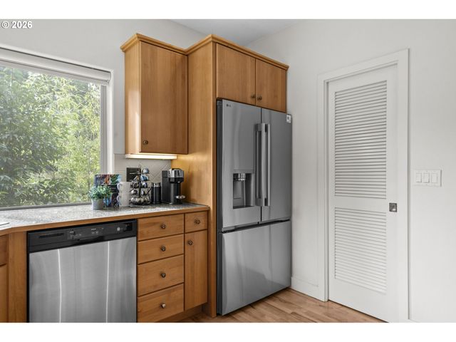 4249 Sw DOSCH Rd, Portland, OR 97239