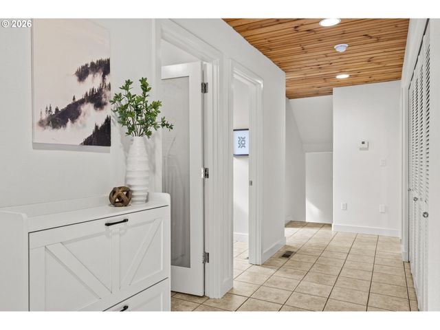 4249 Sw DOSCH Rd, Portland, OR 97239