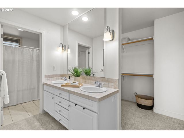 4249 Sw DOSCH Rd, Portland, OR 97239