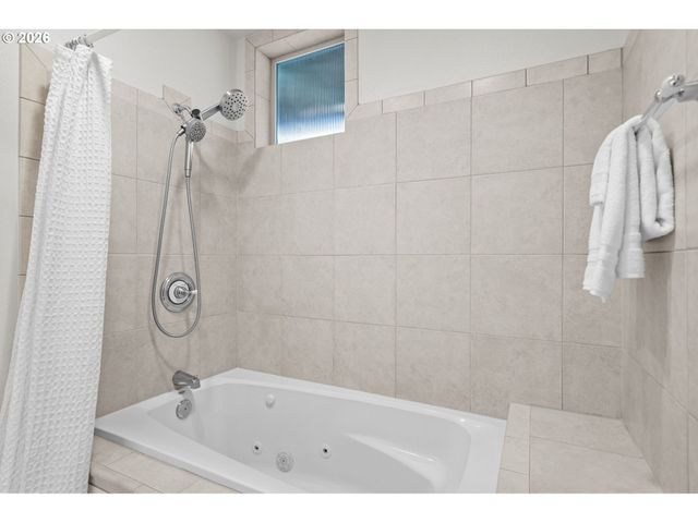 4249 Sw DOSCH Rd, Portland, OR 97239