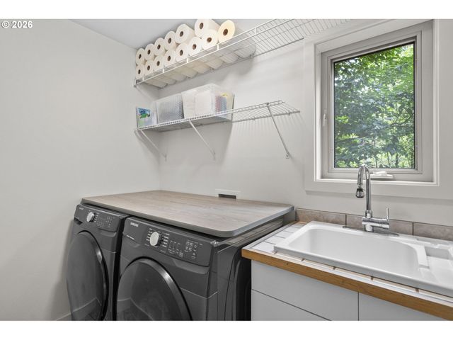 4249 Sw DOSCH Rd, Portland, OR 97239