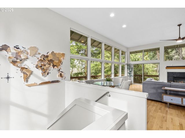 4249 Sw DOSCH Rd, Portland, OR 97239