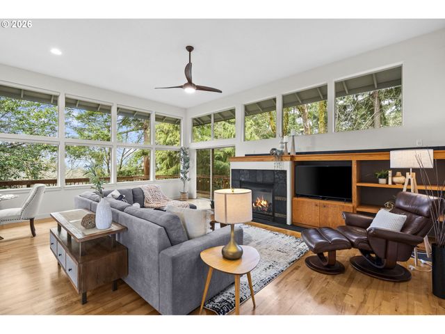 4249 Sw DOSCH Rd, Portland, OR 97239