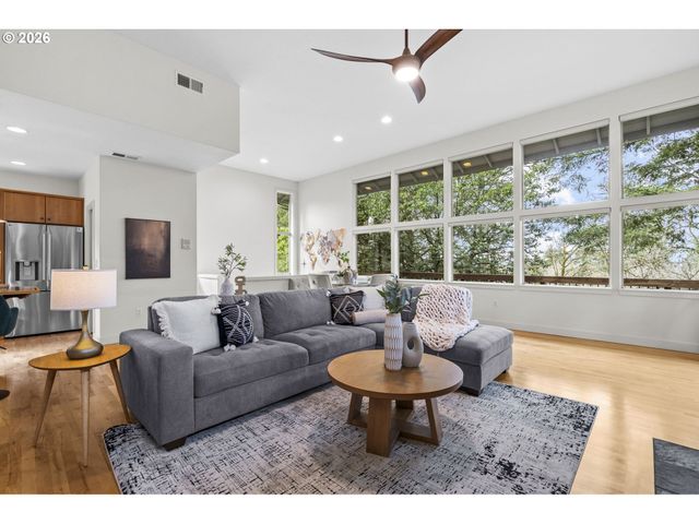 4249 Sw DOSCH Rd, Portland, OR 97239