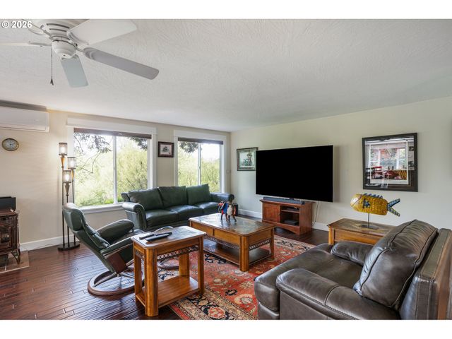 2266 IRONWOOD St, Eugene, OR 97401