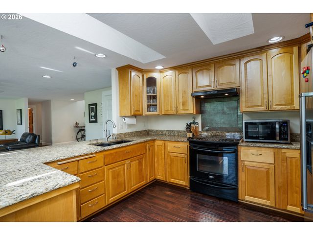 2266 IRONWOOD St, Eugene, OR 97401