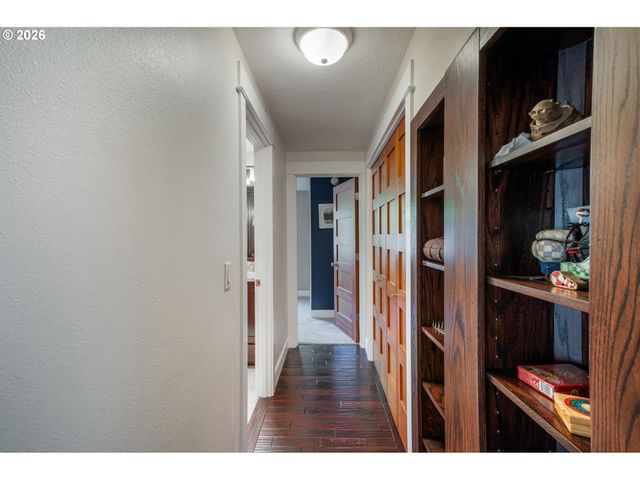 2266 IRONWOOD St, Eugene, OR 97401