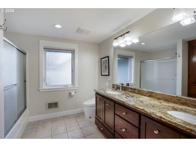 2266 IRONWOOD St, Eugene, OR 97401