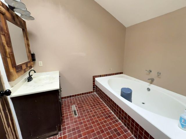 23089 Indian Lane, Hermitage, MO 65668