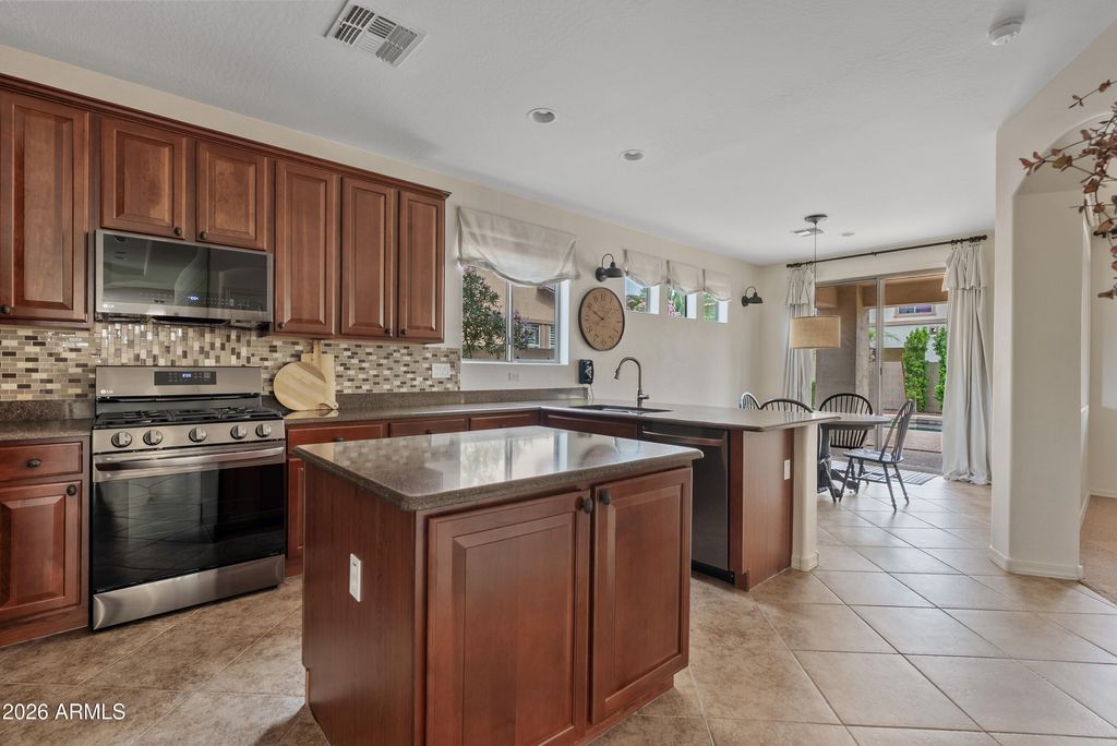 15686 W Glenrosa Avenue, Goodyear, AZ 85395 — photo 2