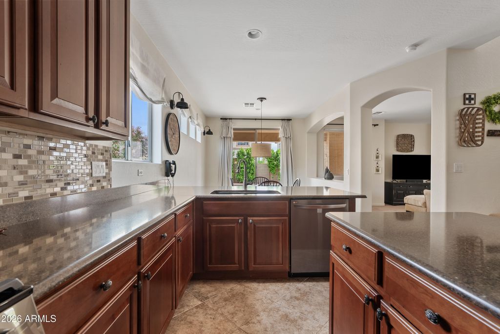 15686 W Glenrosa Avenue, Goodyear, AZ 85395 — photo 4