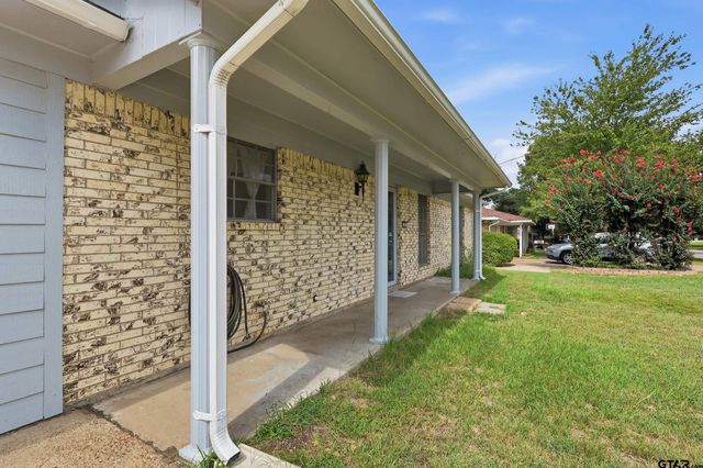 108 Brenda Dr., Mt Pleasant, TX 75455