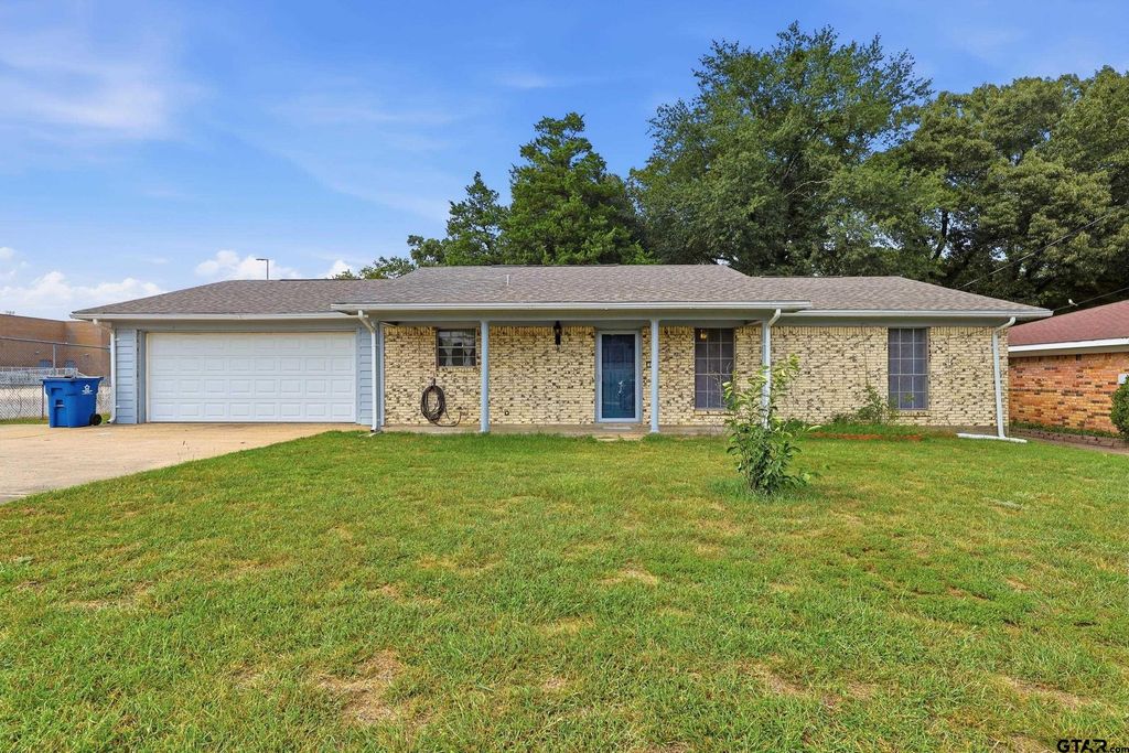 108 Brenda Dr., Mt Pleasant, TX 75455