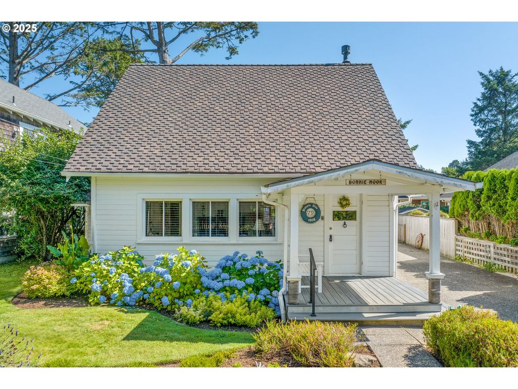 179 E Monroe St, Cannon Beach, OR 97110